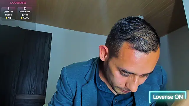 Snapshot of jhonyalzate2 chatting on 10.29.25 jhonyalzate2 online show from 10.29.25