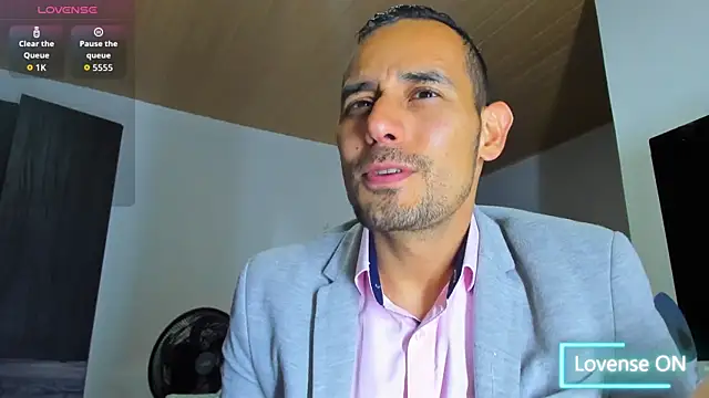 Snapshot of jhonyalzate2 chatting on 11.01.25 jhonyalzate2 online show from 11.01.25