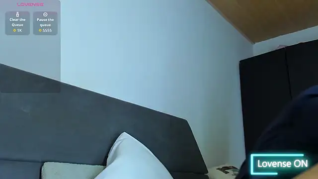 Snapshot of jhonyalzate2 chatting on 11.13.25 jhonyalzate2 online show from 11.13.25