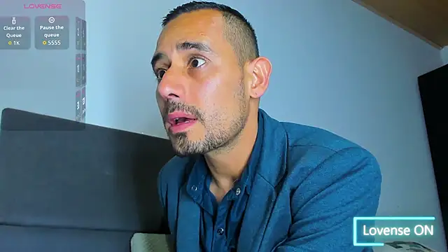 Snapshot of jhonyalzate2 chatting on 11.15.25 jhonyalzate2 online show from 11.15.25