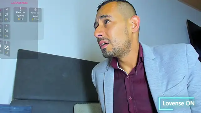 Snapshot of jhonyalzate2 chatting on 11.30.25 jhonyalzate2 online show from 11.30.25