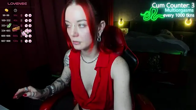 Snapshot of MaxPhoenixx chatting on 12.02.24 MaxPhoenixx online show from 12.02.24