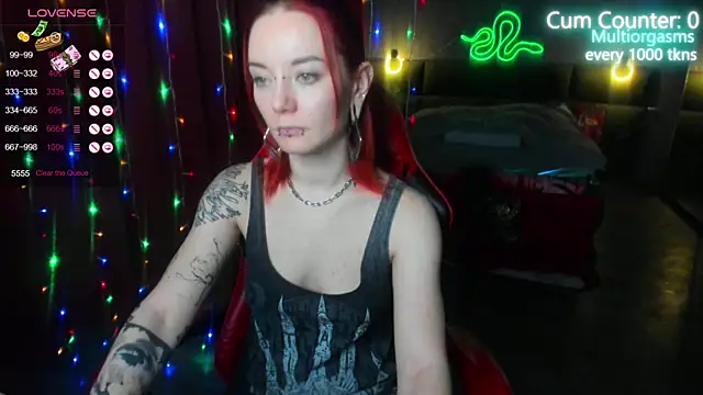 Snapshot of MaxPhoenixx chatting on 02.21.25 MaxPhoenixx online show from 02.21.25