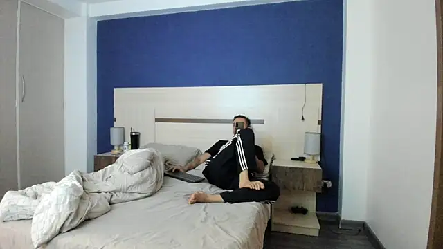 Snapshot of funcouple1985 chatting on 03.06.25 funcouple1985 online show from 03.06.25