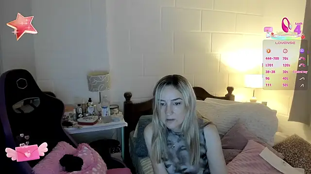 Snapshot of 1Sweetnina chatting on 10.17.25 1Sweetnina online show from 10.17.25