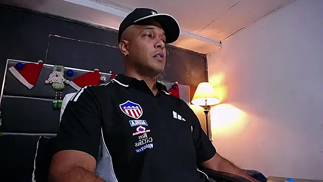 Snapshot of liam_howard chatting on 12.04.25 liam howard online show from 12.04.25