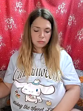 Snapshot of Zuli_Kiska chatting on 06.11.26 Zuli Kiska online show from 06.11.26