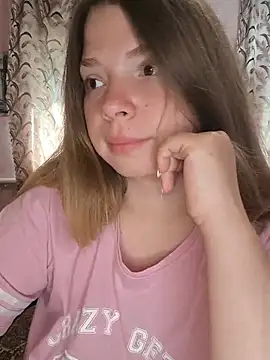 Snapshot of Zuli_Kiska chatting on 07.20.26 Zuli Kiska online show from 07.20.26