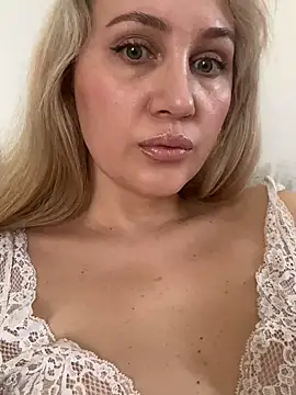 YourBlondee online show from 03.20.25