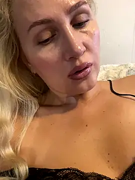 YourBlondee online show from 10.23.25