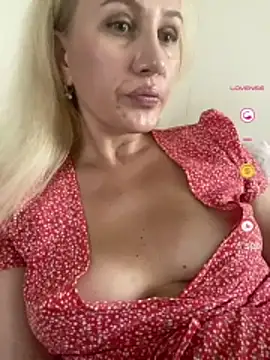 Snapshot of YourBlondee chatting on 07.14.26 YourBlondee online show from 07.14.26