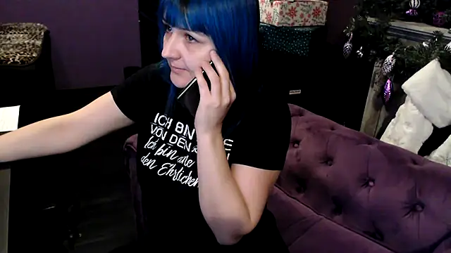 Snapshot of beauty-of-pain chatting on 12.23.25 beauty-of-pain online show from 12.23.25