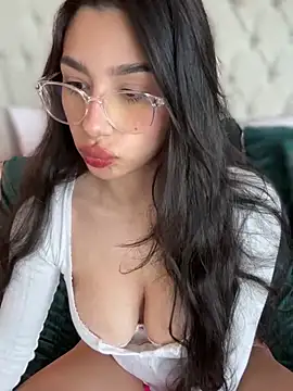 LoveLillyy online show from 01.21.25