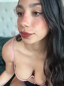 LoveLillyy online show from 02.05.25