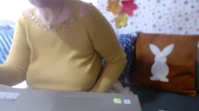 QueenLana online show from 12.17.25