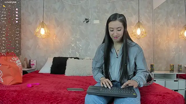 Snapshot of danaythamara1 chatting on 02.14.26 danaythamara1 online show from 02.14.26