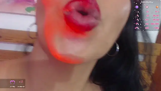 Snapshot of hornystepmommy chatting on 03.11.25 hornystepmommy online show from 03.11.25