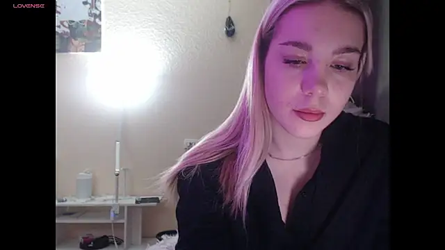 Snapshot of ariashaa chatting on 10.22.25 ariashaa online show from 10.22.25