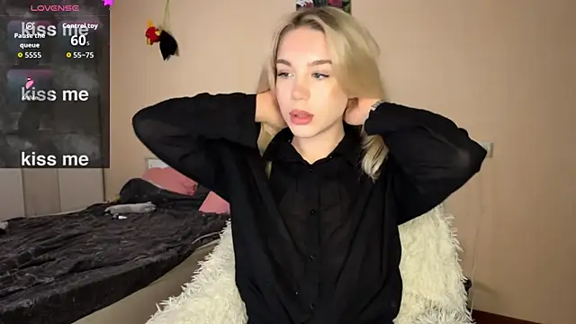 Snapshot of ariashaa chatting on 10.25.25 ariashaa online show from 10.25.25