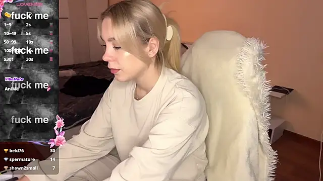 Snapshot of ariashaa chatting on 10.27.25 ariashaa online show from 10.27.25