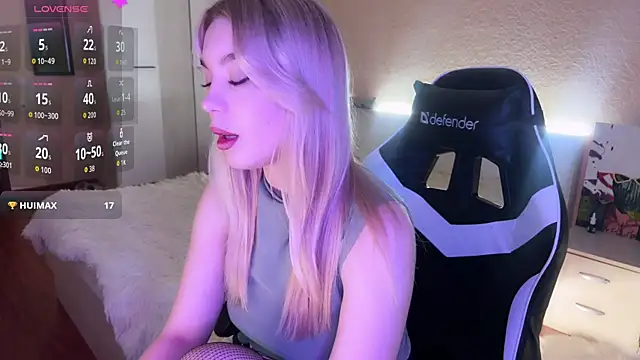 Snapshot of ariashaa chatting on 10.31.25 ariashaa online show from 10.31.25