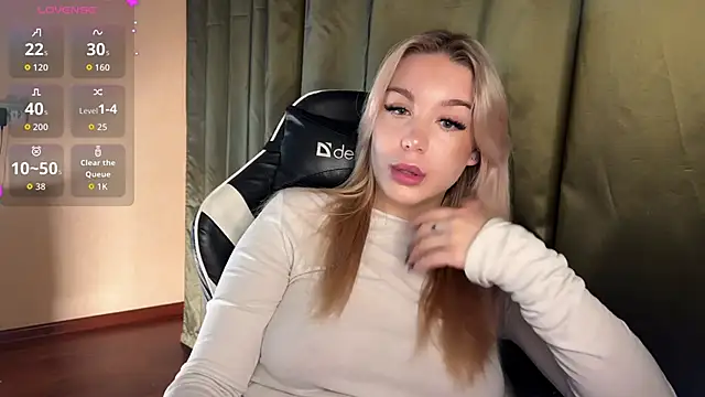 Snapshot of ariashaa chatting on 11.14.25 ariashaa online show from 11.14.25