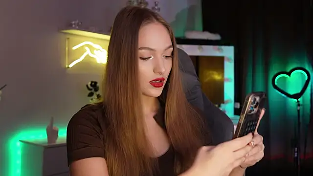 Snapshot of MrsTenderBeast chatting on 11.23.25 MrsTenderBeast online show from 11.23.25