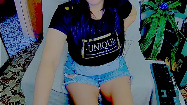 Snapshot of Mommy-pervert chatting on 09.19.25 Mommy-pervert online show from 09.19.25