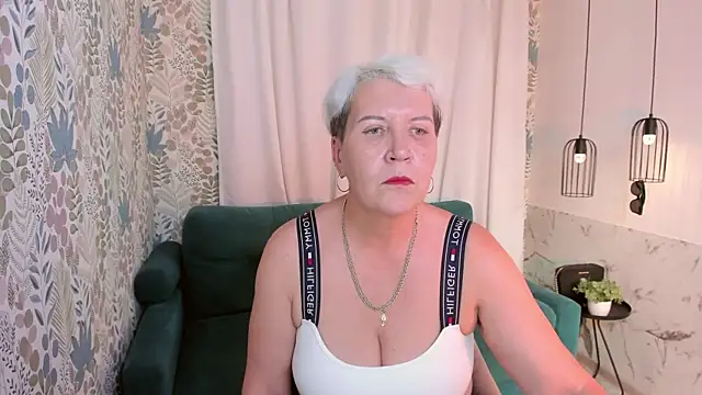 Snapshot of KathySunn chatting on 06.15.26 KathySunn online show from 06.15.26