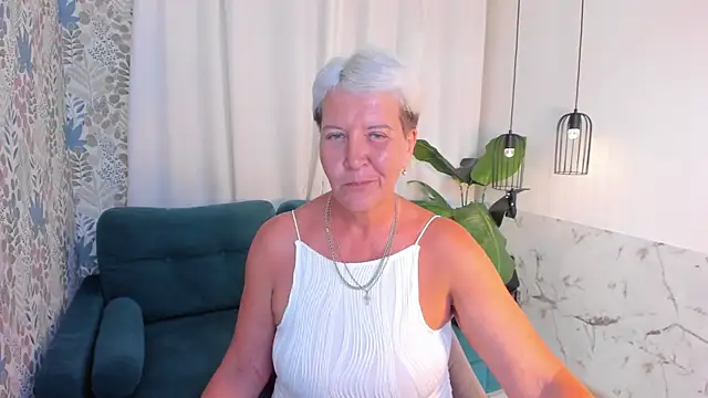 Snapshot of KathySunn chatting on 07.17.26 KathySunn online show from 07.17.26
