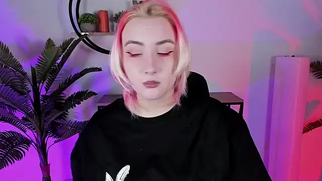 AsheLucker online show from 02.16.25