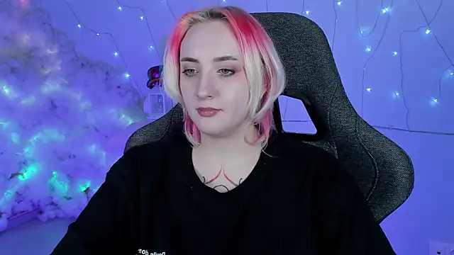 AsheLucker online show from 02.24.25