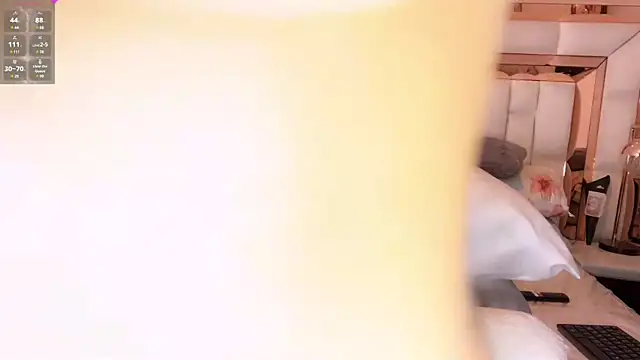 Snapshot of im_yours_01 chatting on 01.09.25 im yours 01 online show from 01.09.25