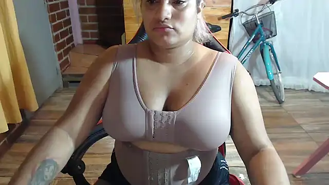 Hilarybunnyy online show from 03.14.26