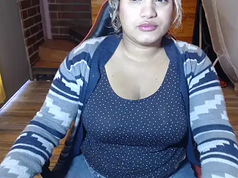 Hilarybunnyy online show from 04.26.26