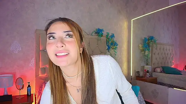 Snapshot of nini_love01 chatting on 10.11.25 nini love01 online show from 10.11.25