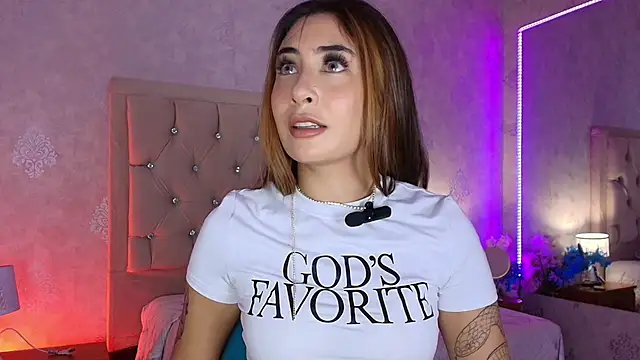 Snapshot of nini_love01 chatting on 11.10.25 nini love01 online show from 11.10.25