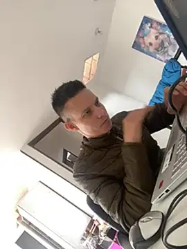 Snapshot of yequeal chatting on 02.25.25 yequeal online show from 02.25.25