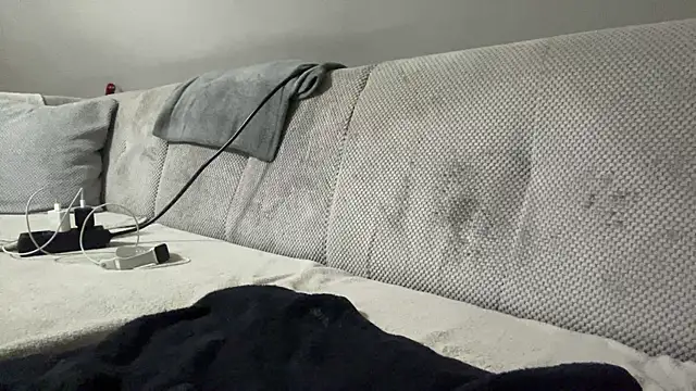 petuletra online show from 10.13.25