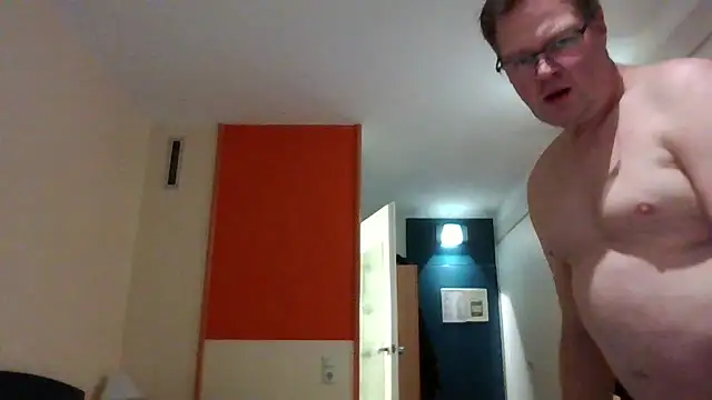 Snapshot of slavedh chatting on 12.09.24 slavedh online show from 12.09.24