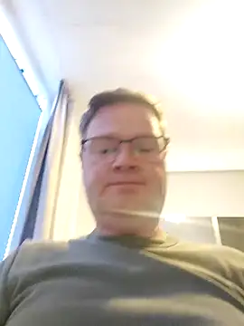 Snapshot of slavedh chatting on 09.16.25 slavedh online show from 09.16.25