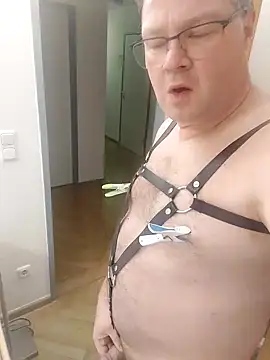 Snapshot of slavedh chatting on 10.13.25 slavedh online show from 10.13.25