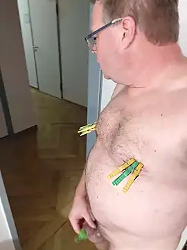 Snapshot of slavedh chatting on 10.14.25 slavedh online show from 10.14.25