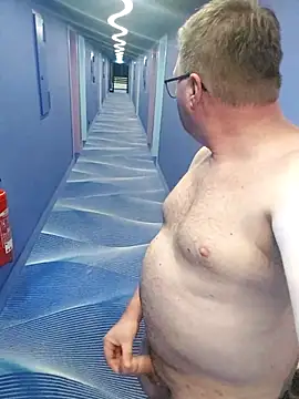 Snapshot of slavedh chatting on 04.16.26 slavedh online show from 04.16.26