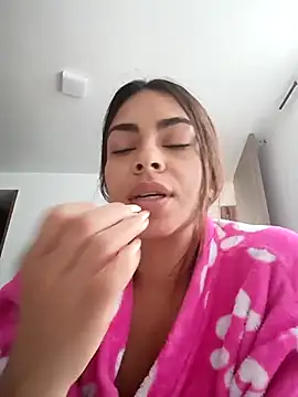 Ivanna2 online show from 12.22.25