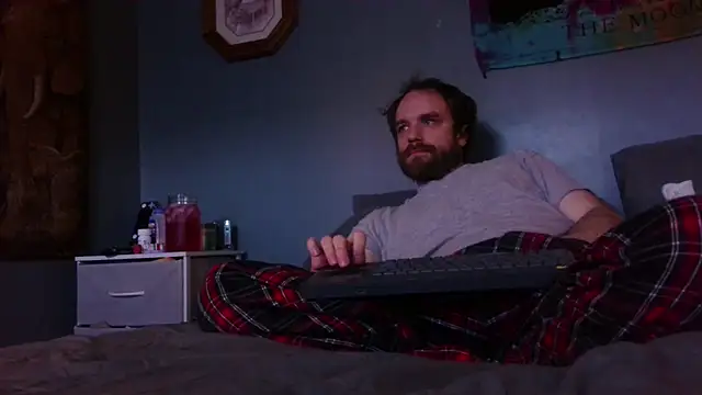 Snapshot of hpluvsplata chatting on 04.15.26 hpluvsplata online show from 04.15.26