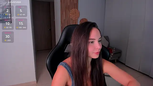 Snapshot of AnnieHallX chatting on 12.20.25 AnnieHallX online show from 12.20.25