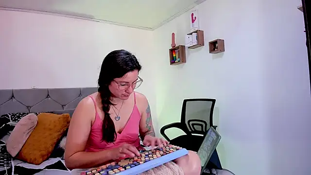 Snapshot of vanessabrown_ chatting on 10.02.25 vanessabrown online show from 10.02.25