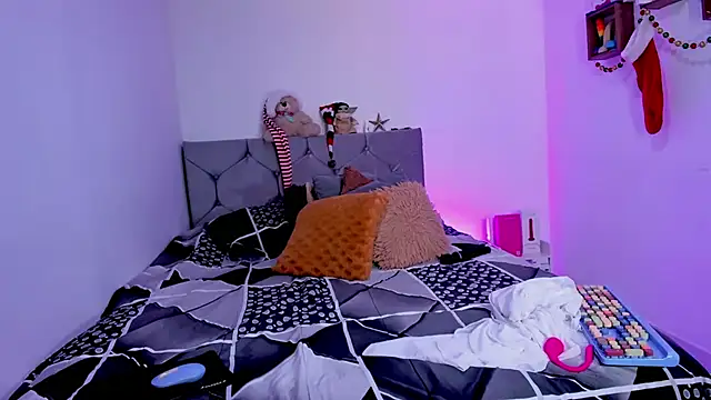 vanessabrown  online show from 12.20.25