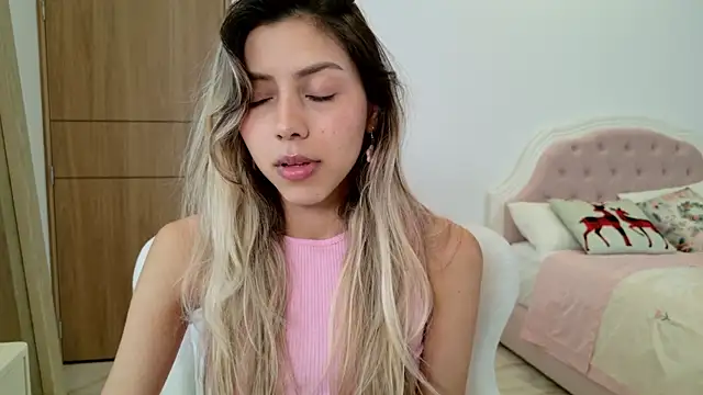 Sensualtease online show from 01.04.25